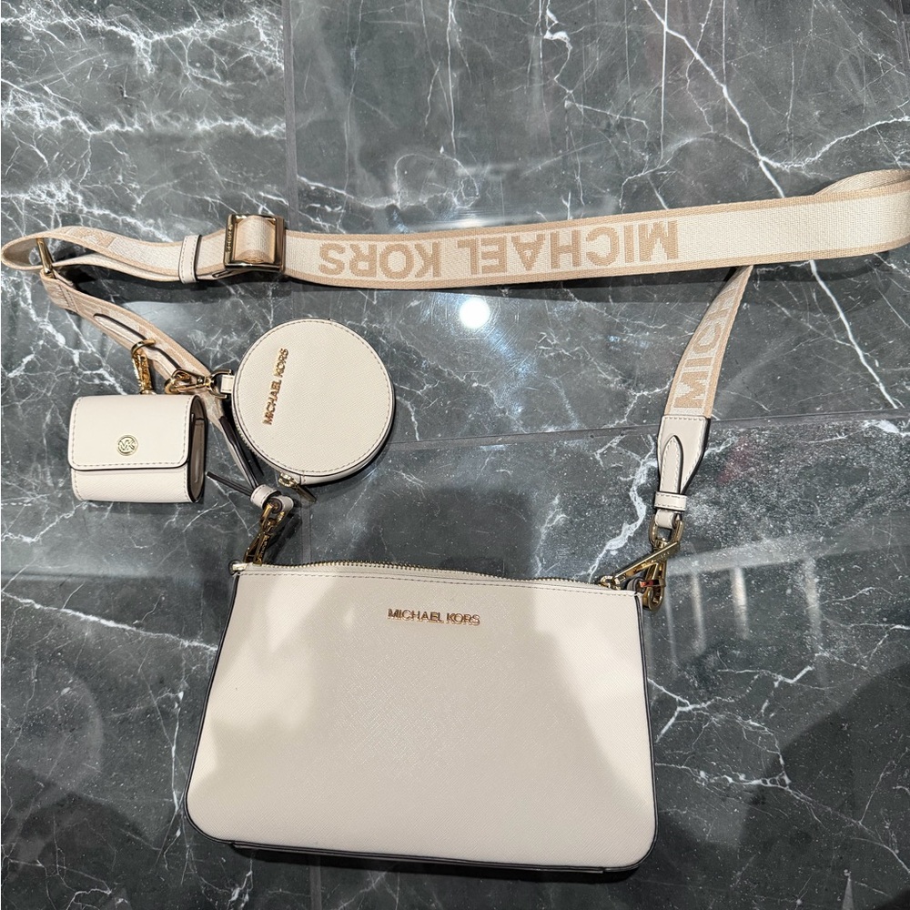 ✨Auth✨Michael Kors Beige Crossbody Bag Trio